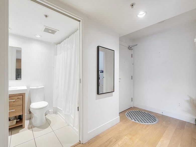 806 565 Smithe Street