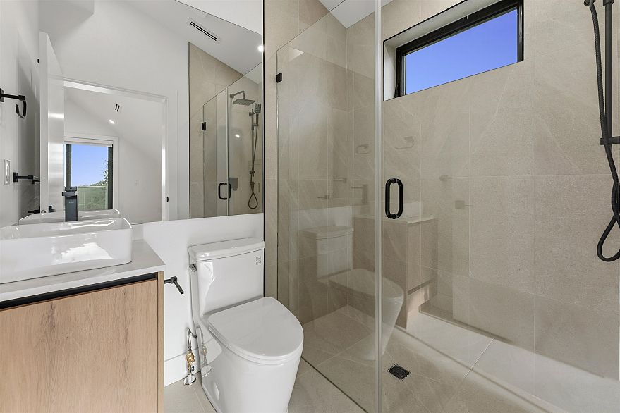 2 3218 W 38th Avenue