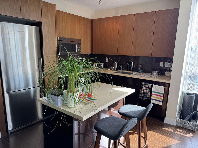 1506 1833 Crowe Street