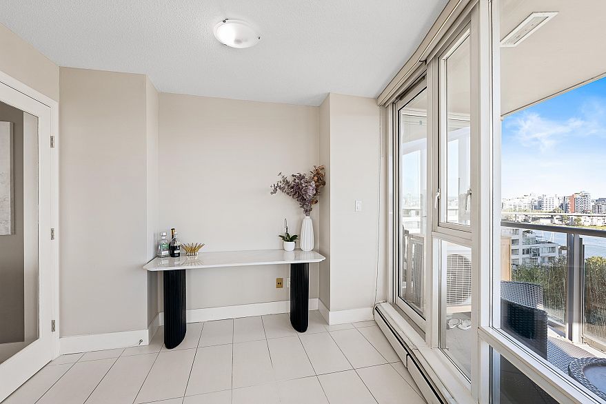 1202 1383 Marinaside Crescent