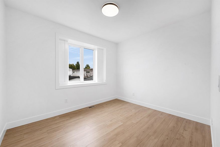 2 1160 Rossland Street