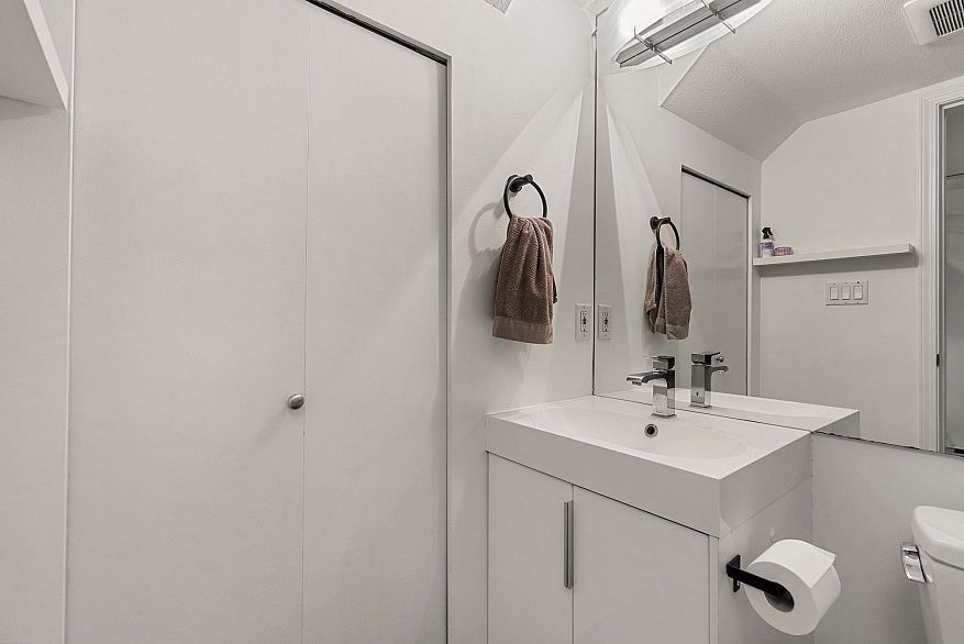 203 755 W 15th Avenue