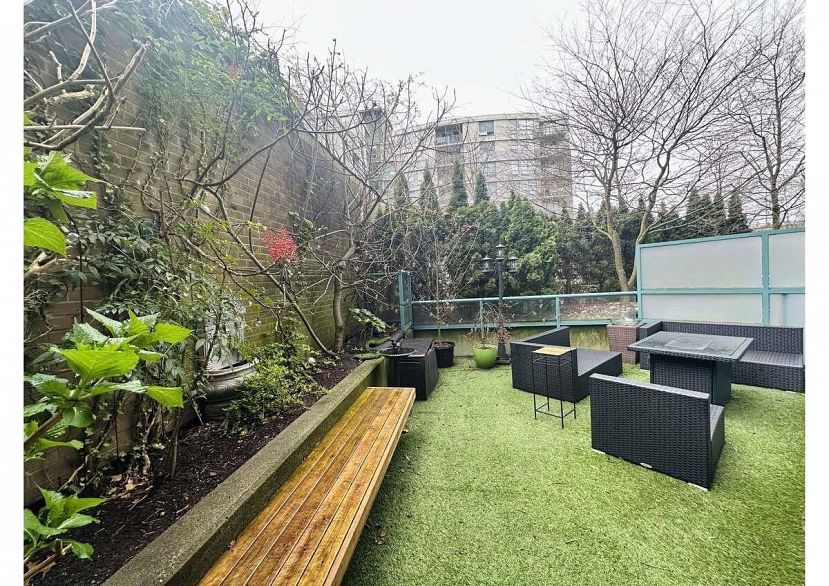 202 1033 Marinaside Crescent