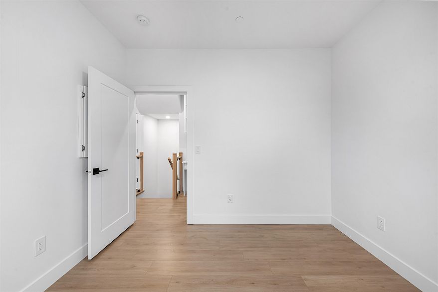 2 1160 Rossland Street