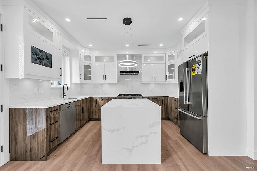 2 3344 Adanac Street