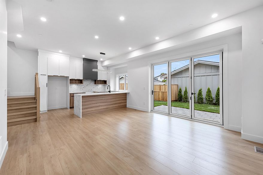 2 1160 Rossland Street