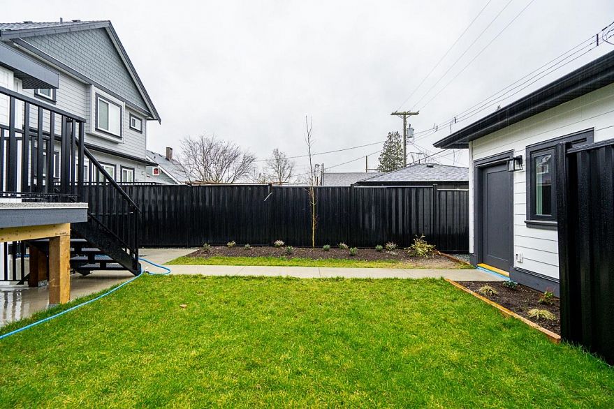 2 2753 Nanaimo Street