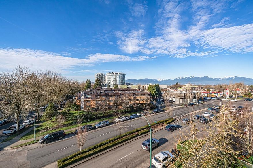 612 4888 Nanaimo Street