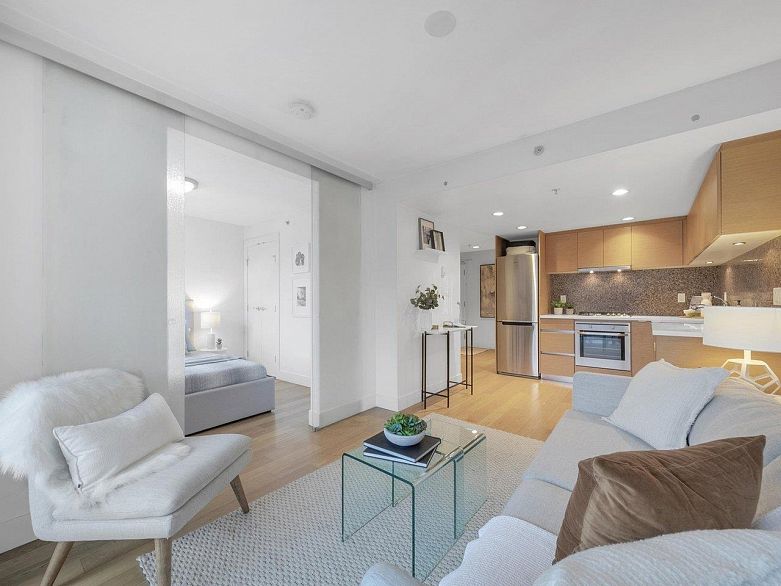 806 565 Smithe Street