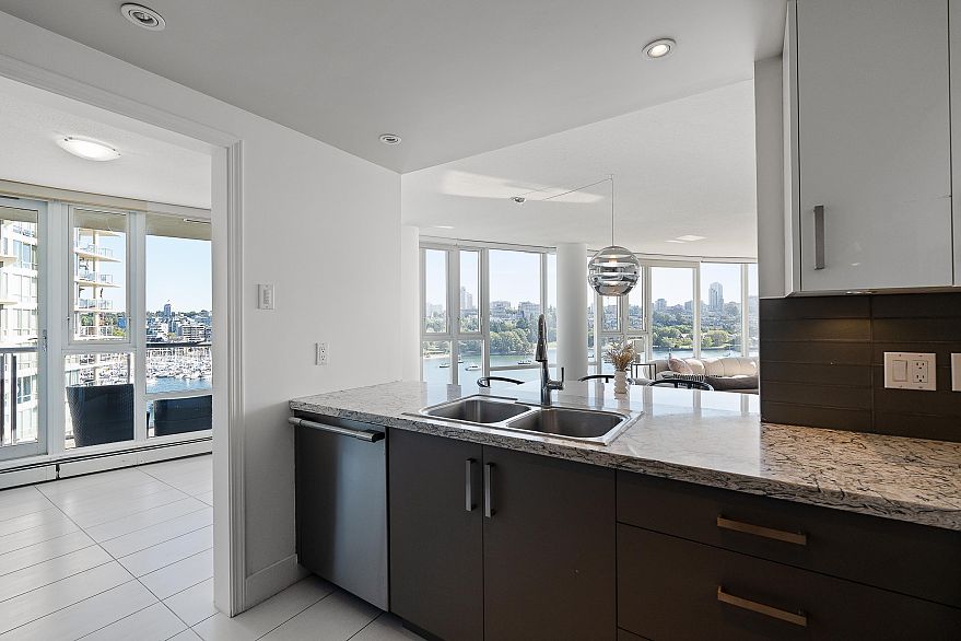 1202 1383 Marinaside Crescent