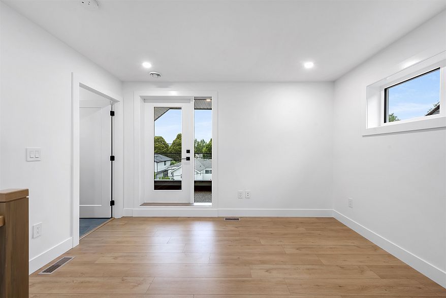 2 1160 Rossland Street