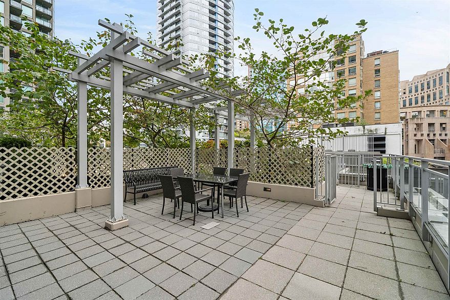 1607 888 Homer Street