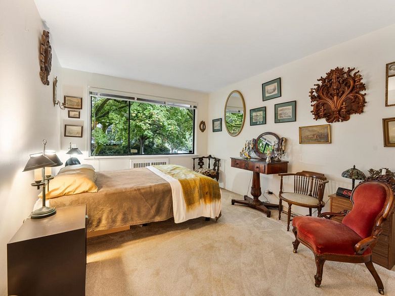 201 1695 W 10th Avenue