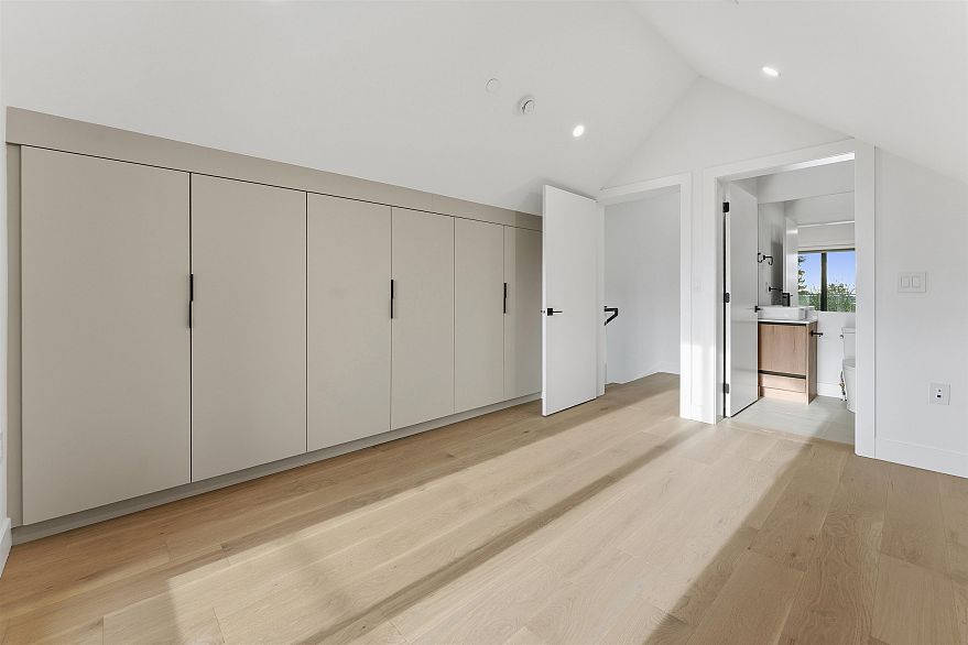 2 3218 W 38th Avenue