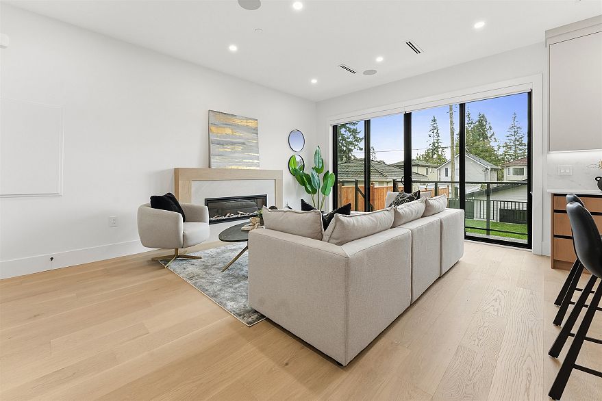 2 3218 W 38th Avenue