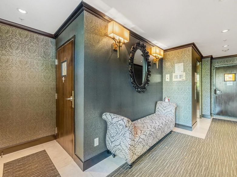 100 656 W 13th Avenue