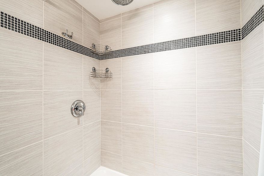 201 1995 Beach Avenue