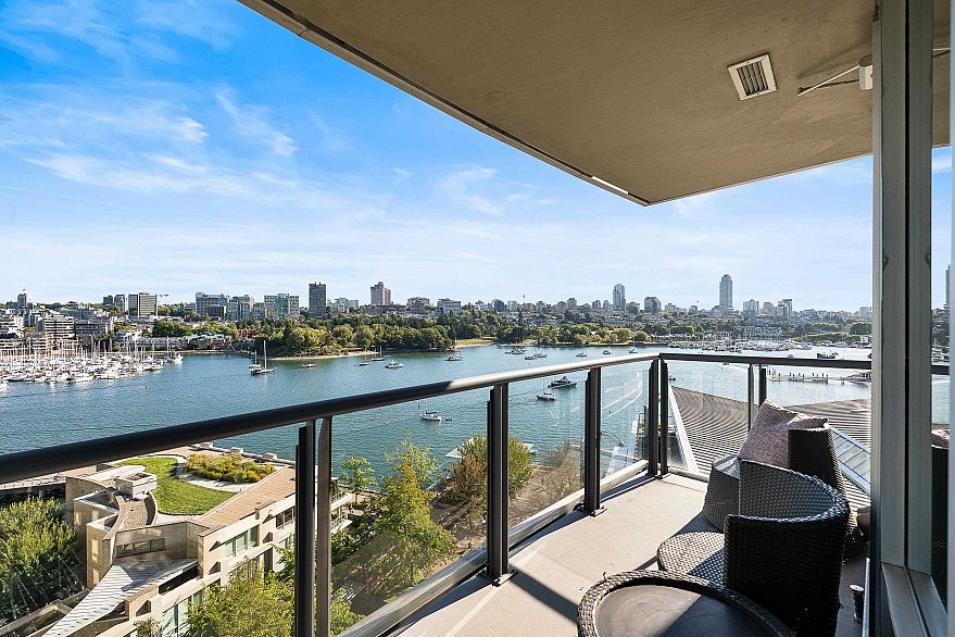 1202 1383 Marinaside Crescent