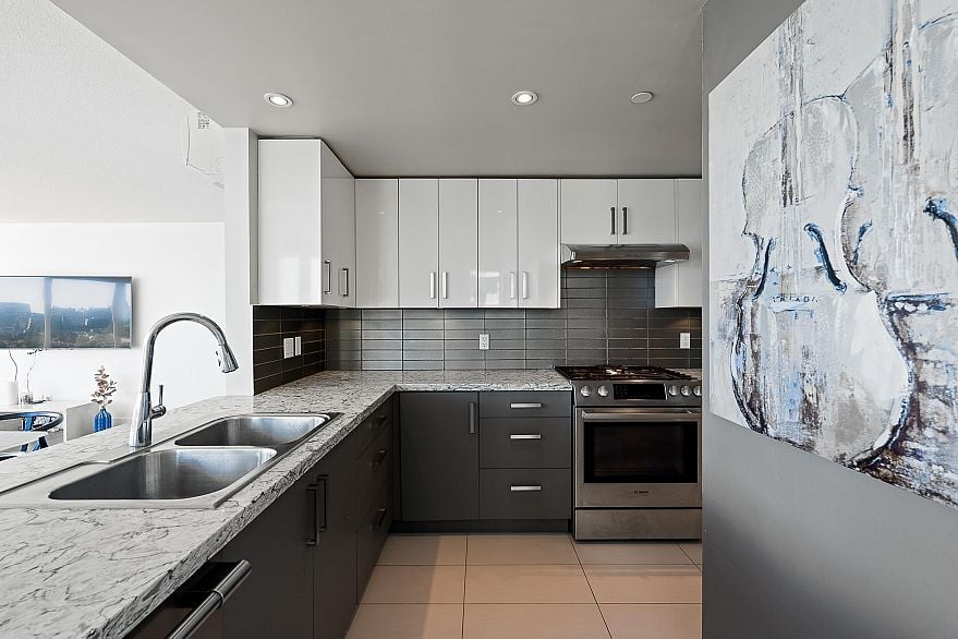 1202 1383 Marinaside Crescent