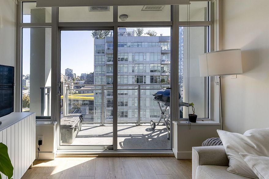 1206 111 E 1st Avenue