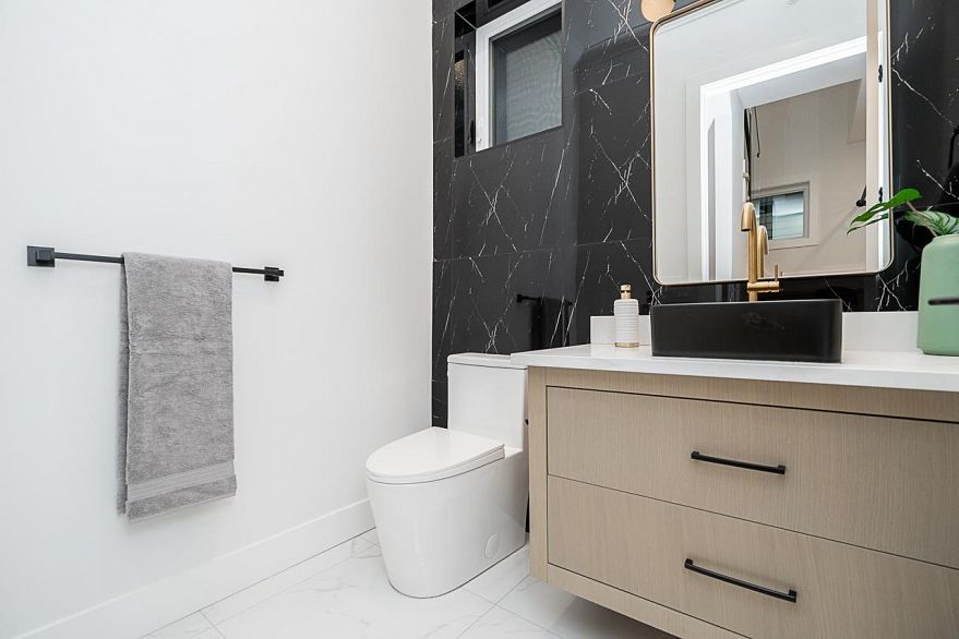 2 2753 Nanaimo Street