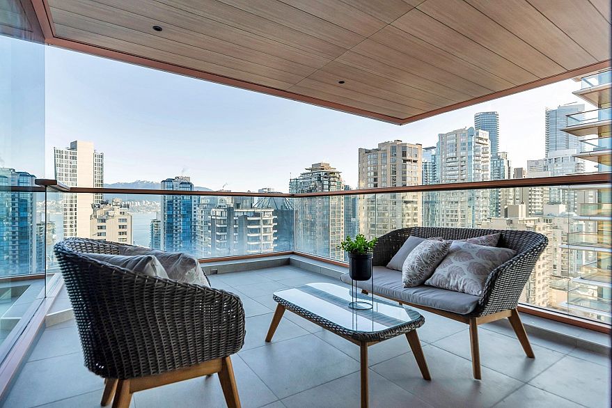 1105 1482 Robson Street