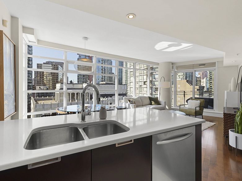 1505 1205 W Hastings Street