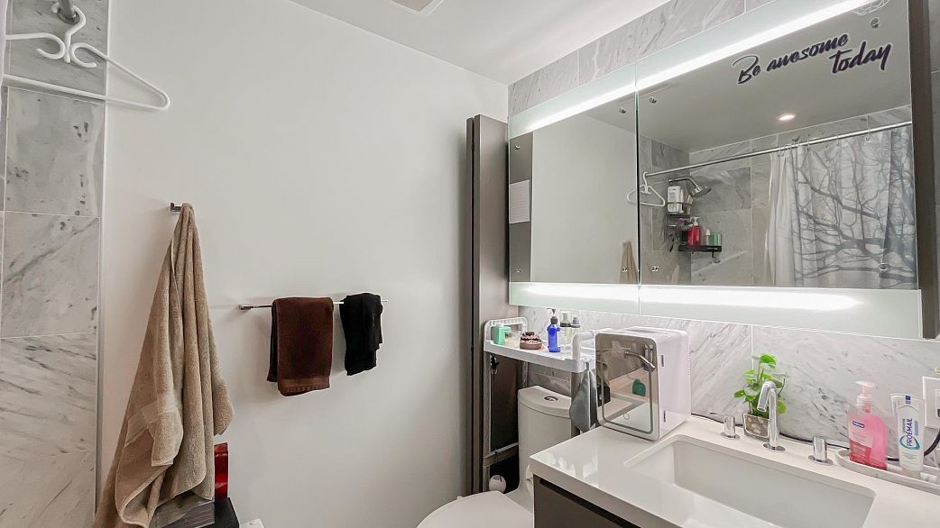 1205 68 Smithe Street