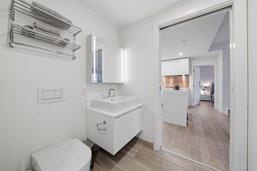 2506 1480 Howe Street