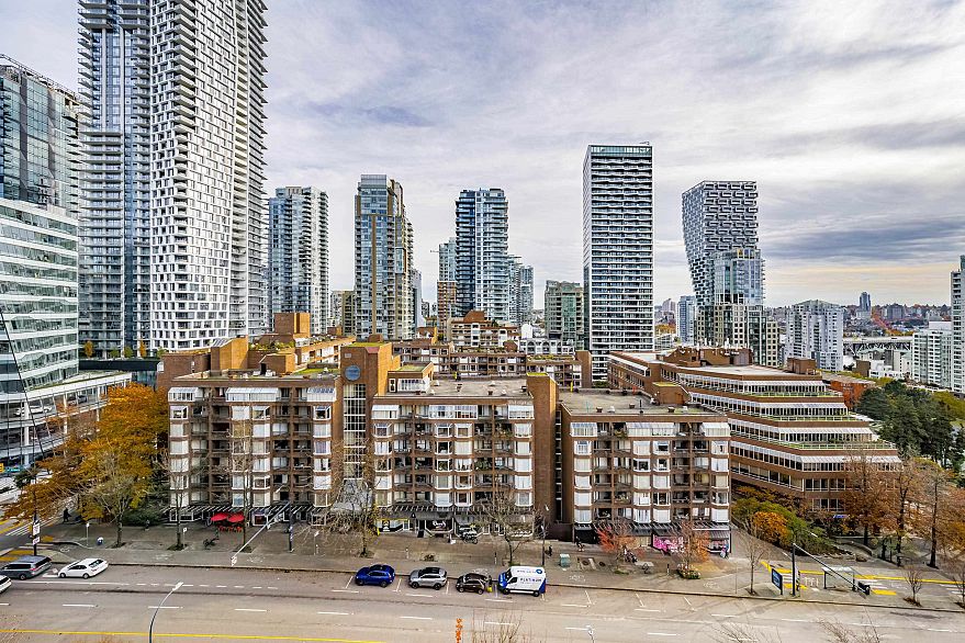 1405 1020 Harwood Street