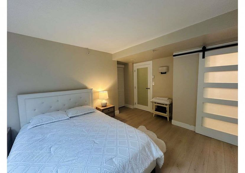 202 1033 Marinaside Crescent