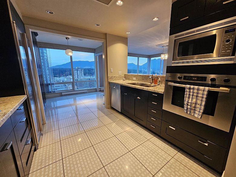 1701 499 Broughton Street