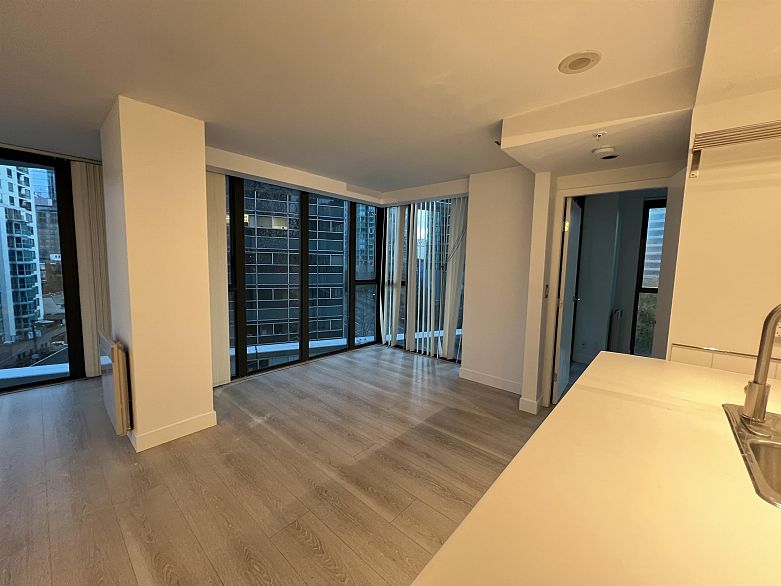 909 1331 W Georgia Street