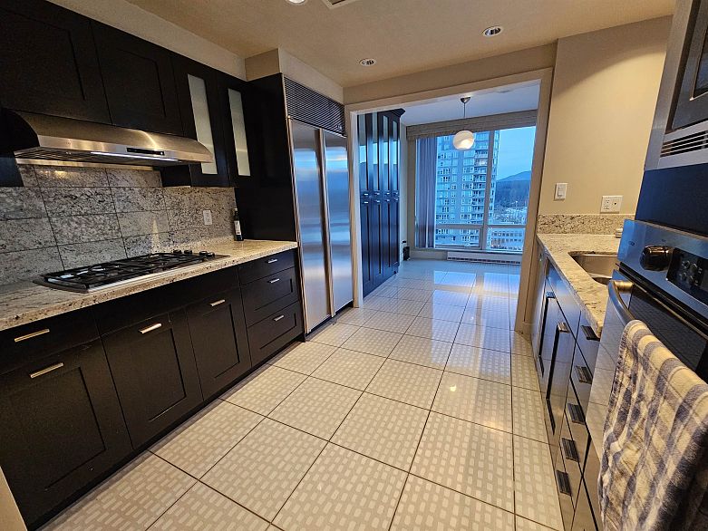 1701 499 Broughton Street