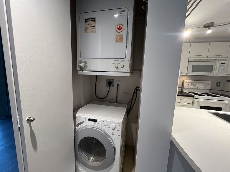 909 1331 W Georgia Street