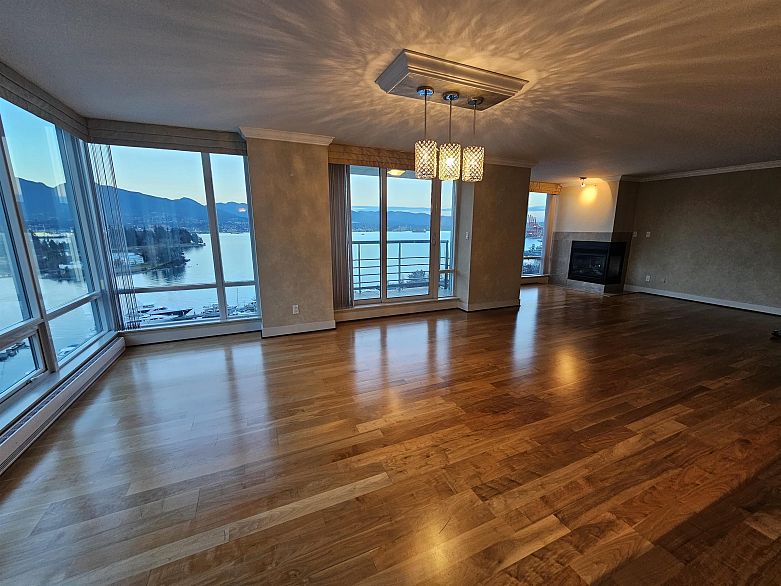 1701 499 Broughton Street