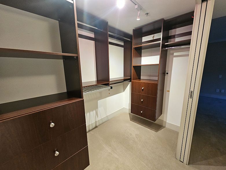 1701 499 Broughton Street