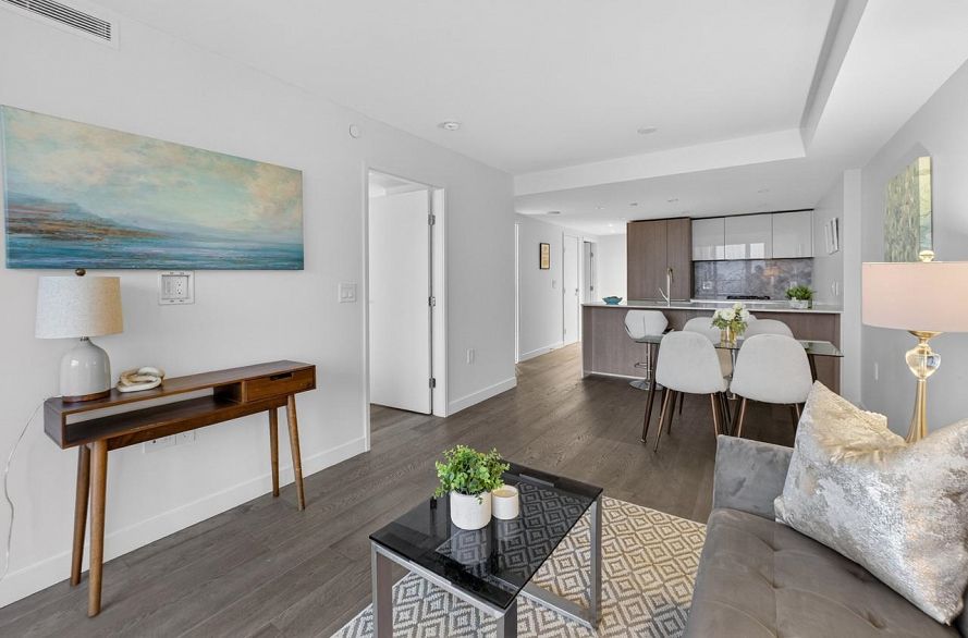 2701 1111 Richards Street