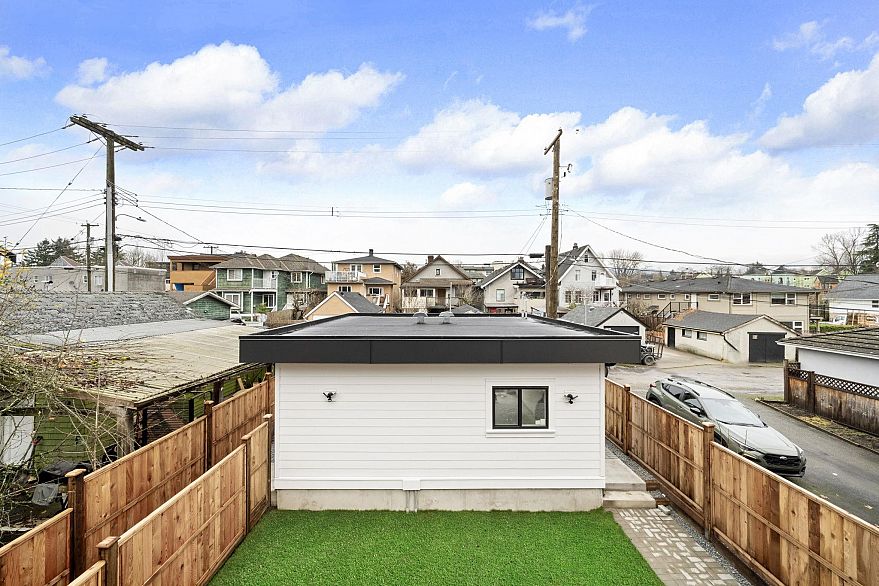 2 1967 E 13th Avenue