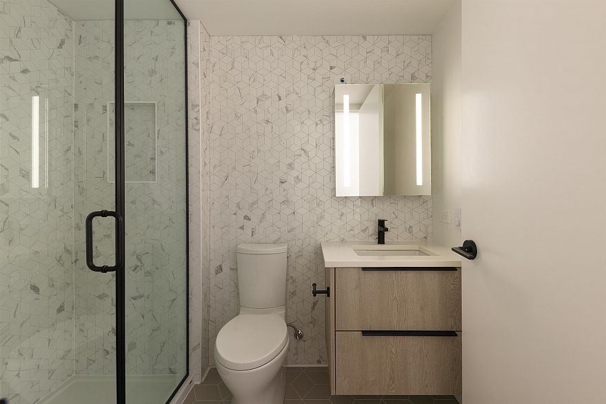 215 322 E 15th Avenue