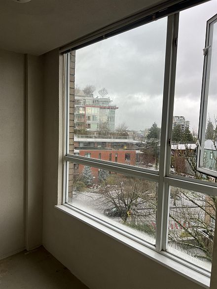 412 288 E 8th Avenue