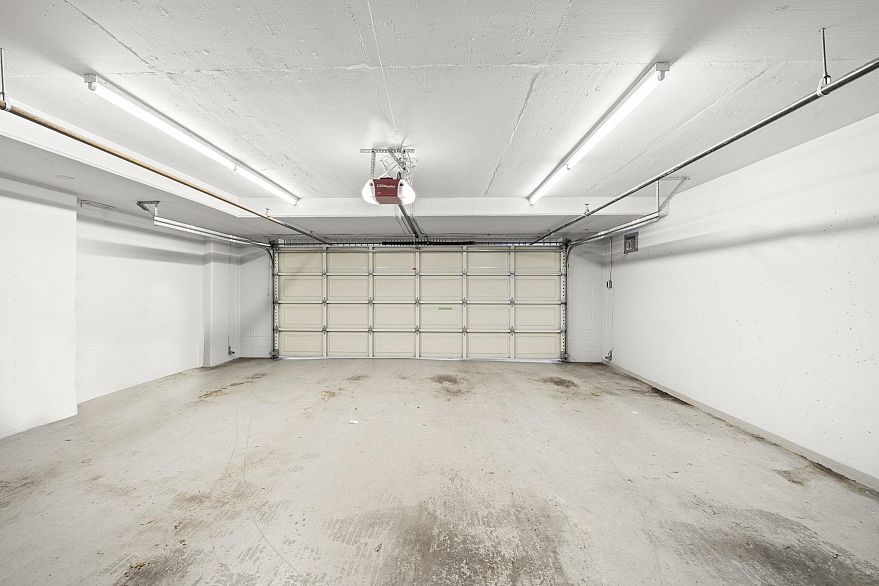 1700 5615 Hampton Place