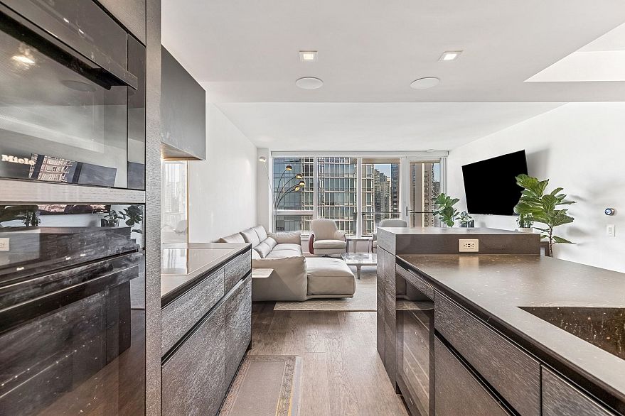 2103 620 Cardero Street