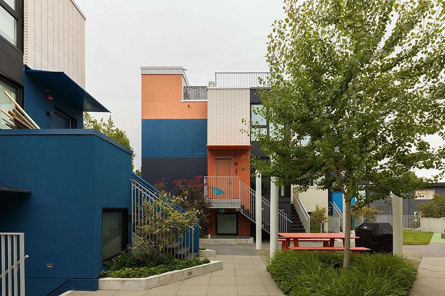 215 322 E 15th Avenue