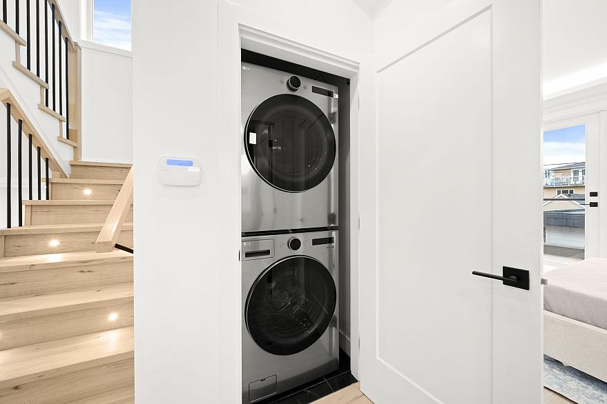 2 1967 E 13th Avenue