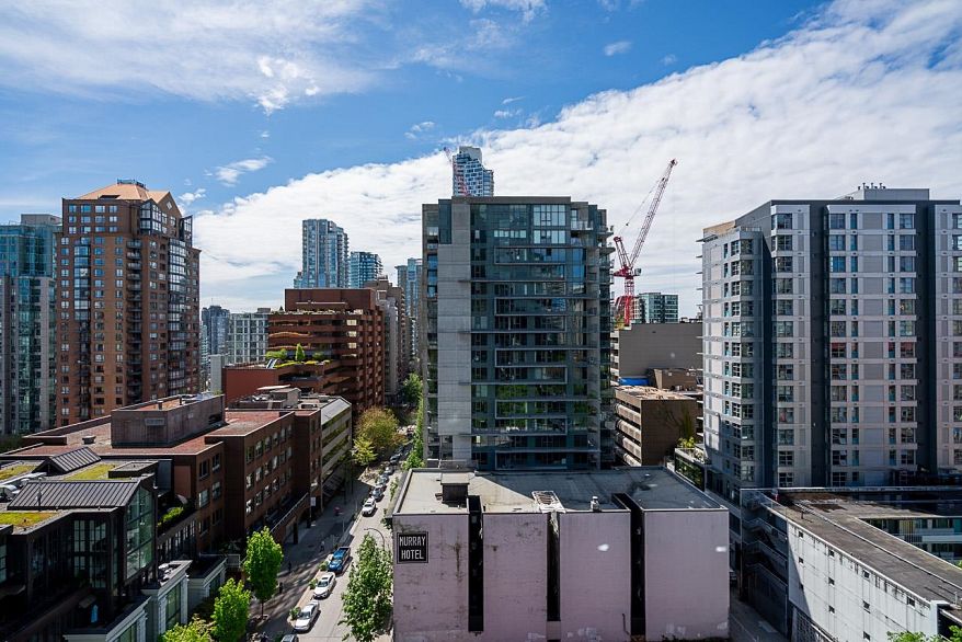 1201 1050 Burrard Street