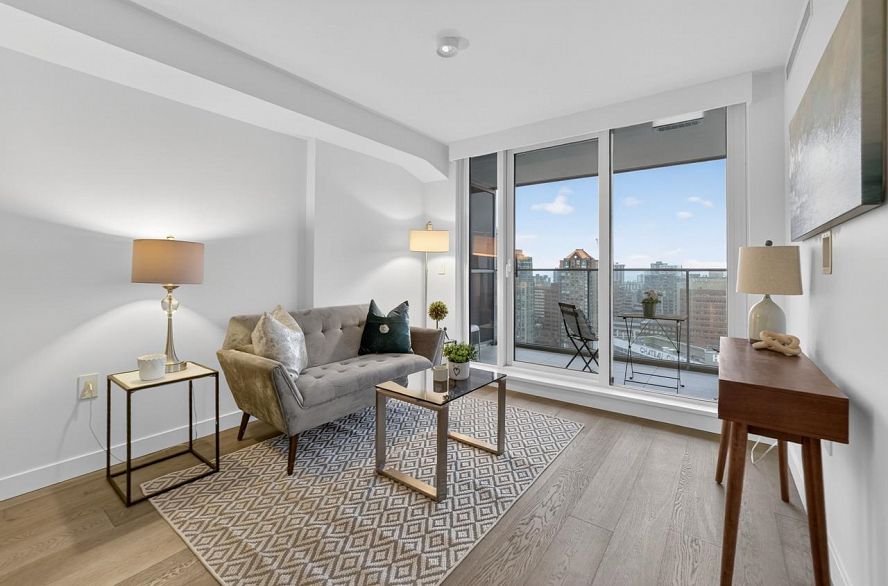 2701 1111 Richards Street