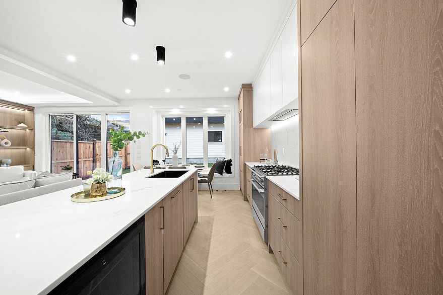 2 1967 E 13th Avenue