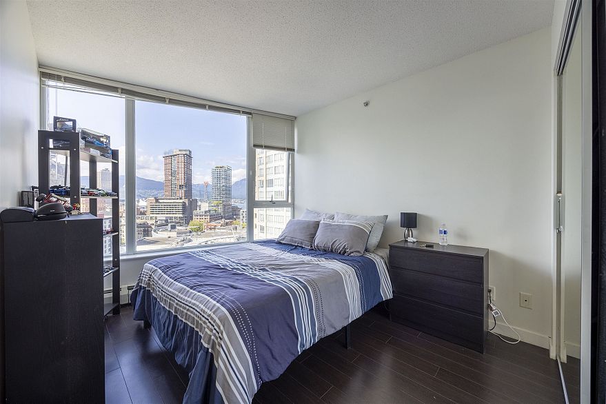 2006 58 Keefer Place