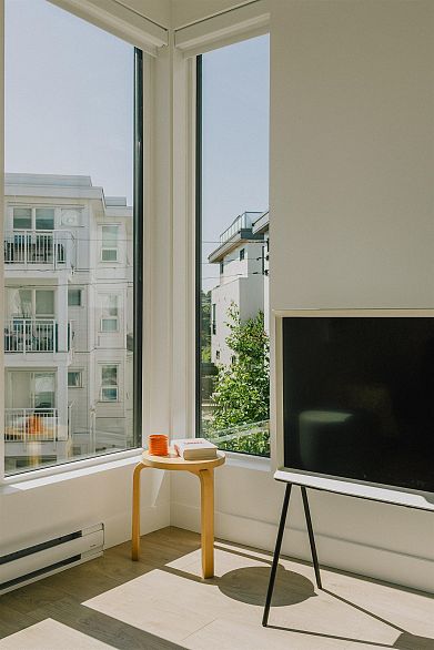 215 322 E 15th Avenue